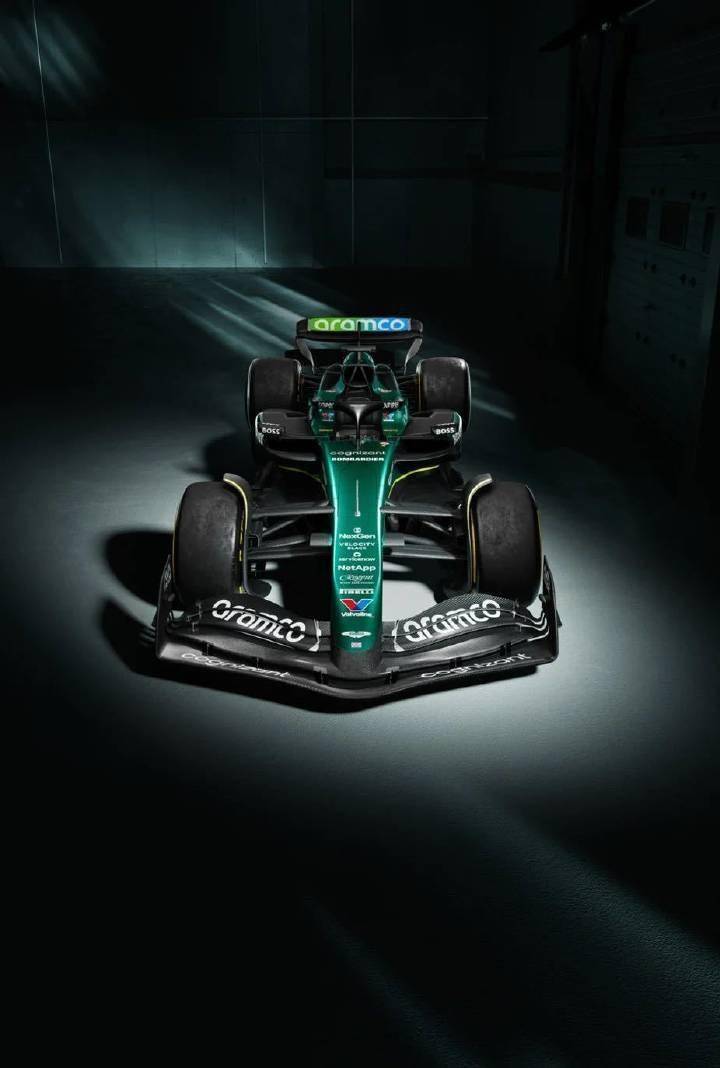 阿斯顿马丁横扫索伯车队，汉密尔顿惊艳四座